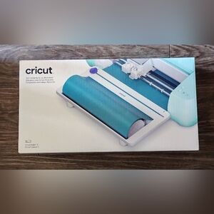 Cricut Crafting Machine in Teal and White